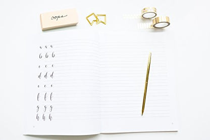 Lettering For Beginners: A Creative Lettering How To Guide With Alphabet Guides, Projects And Practice Pages