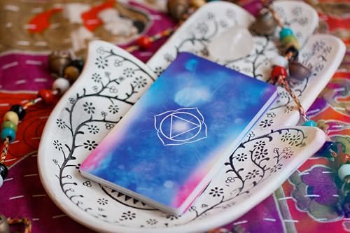 Yoga Mudra Oracle Book & Card Deck: Includes 44 cards and a 128-page book (Sirius Oracle Kits)