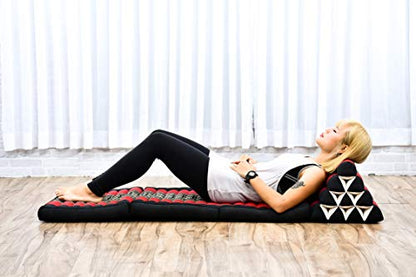 Leewadee - Comfortable Japanese Floor Mattress - Thai Floor Bed with Triangle Cushion - Futon Mattress - Thai Massage Mat, 67 x 21 inches, Black Red, Kapok Filling | Floor & lounge cushion for relaxing, reading & TV - for meditation & yoga, firm & stable