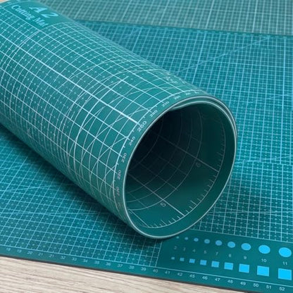 THMINS Self-Healing Sewing Mat, 9"12", Green Cutting Mat,A4 | 5-Ply, Double-Sided, Rotating Cutting Mat, Precision Sewing, Fabric Cutting, Crafts and Scrapbooking - size: 9"×12"