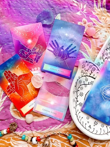 Yoga Mudra Oracle Book & Card Deck: Includes 44 cards and a 128-page book (Sirius Oracle Kits)